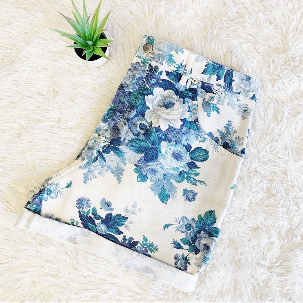 Vintage high rise floral mom shorts
